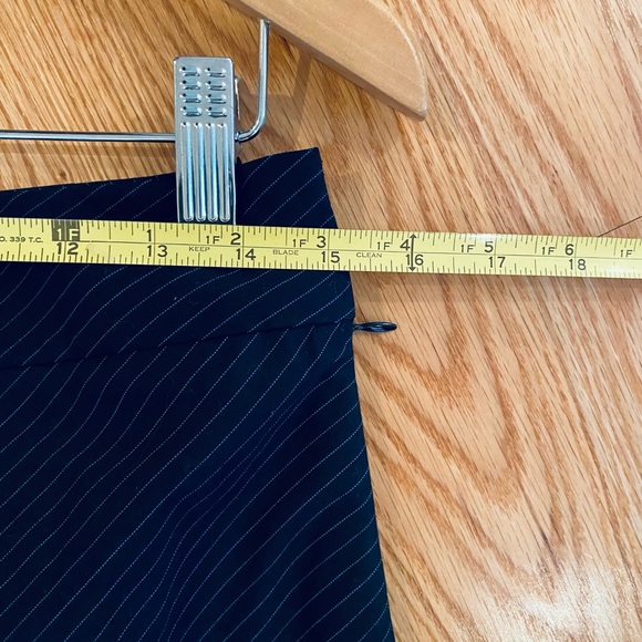 Ann Taylor - flounce pencil skirt - Picture 8 of 10